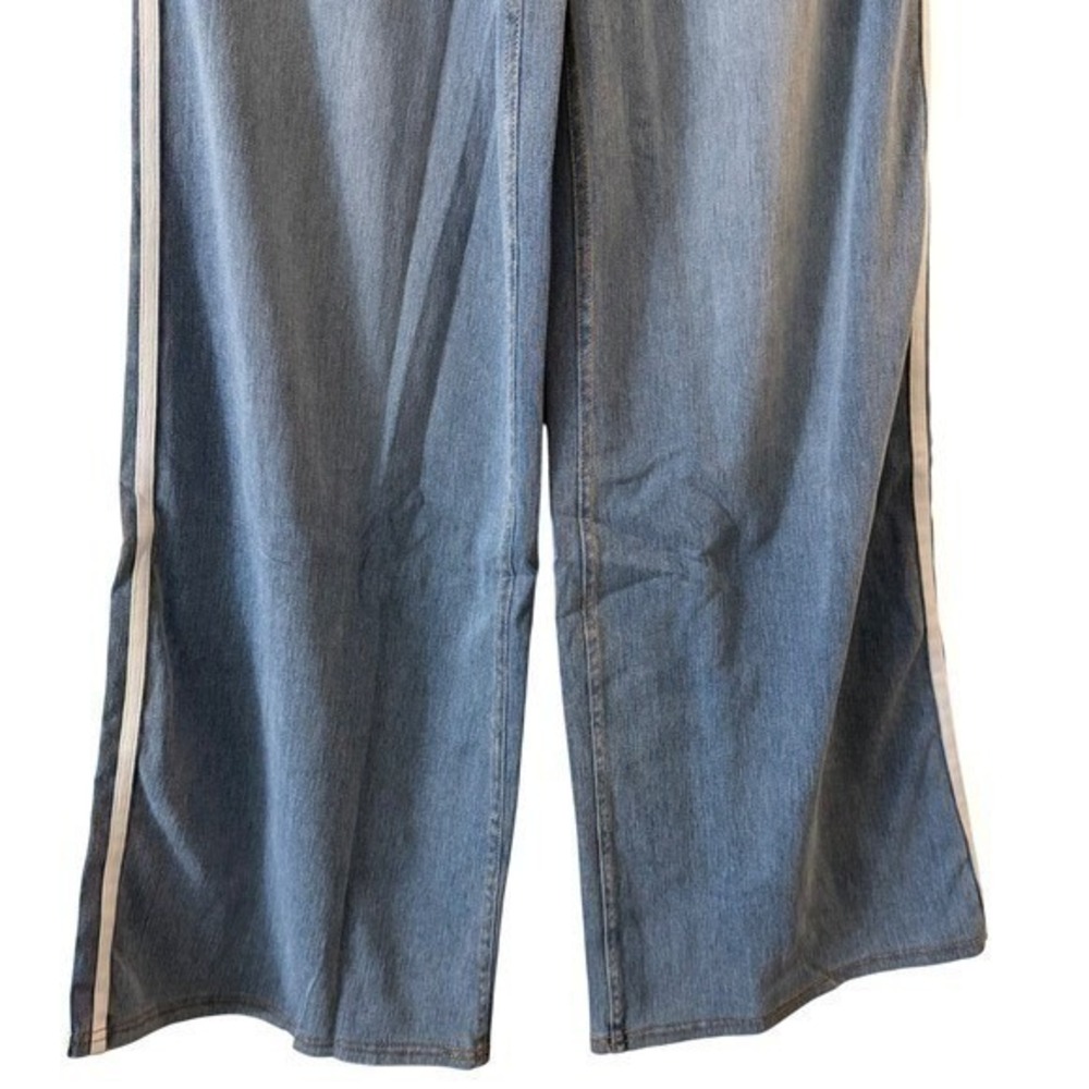 Halara Flex High Waisted Stripe Wide Leg Jeans light blue size Pullon large NWT - Picture 6 of 12